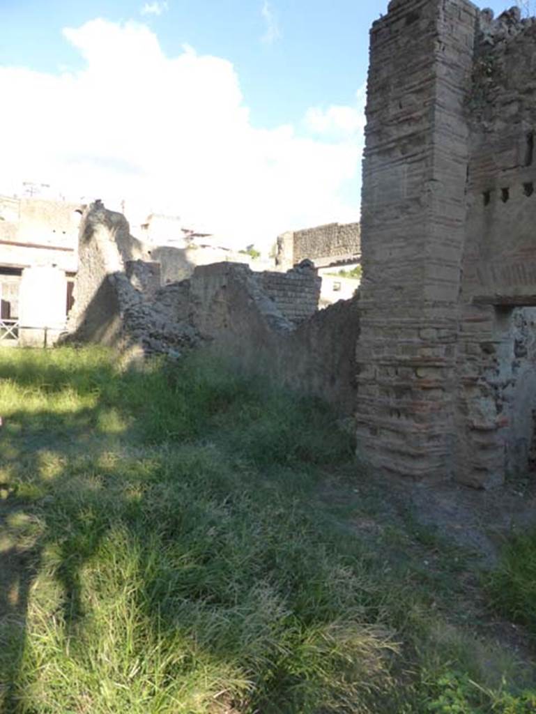 II.5 Herculaneum, September 2015. Looking north-east across area of atrium.